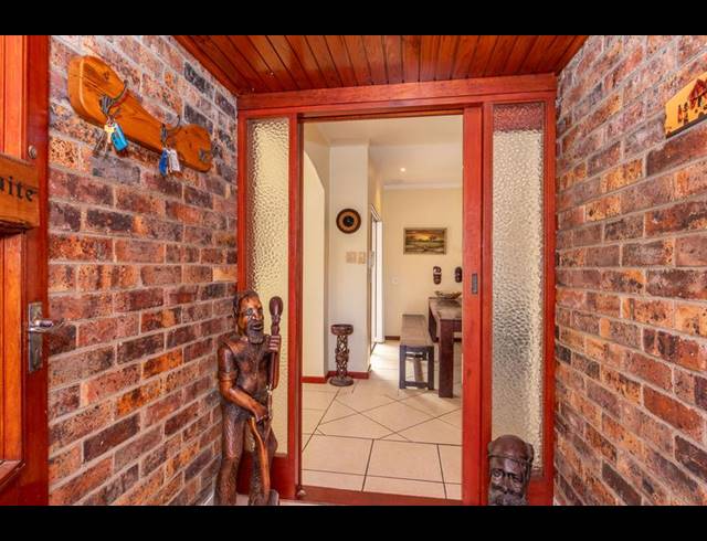 4 BEDROOM HOUSE FOR SALE IN BERGVLIET